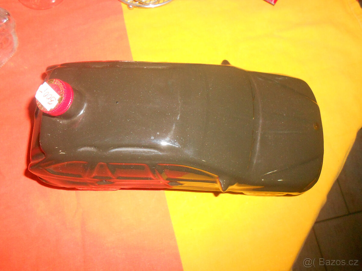 Karafa na alkohol ve tvaru auta BMW - 3