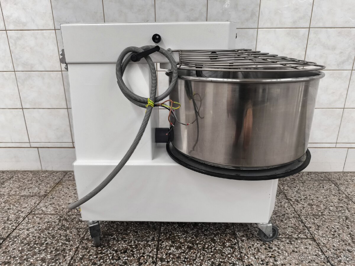 Prodám hnětač těsta model HTS532T - 3