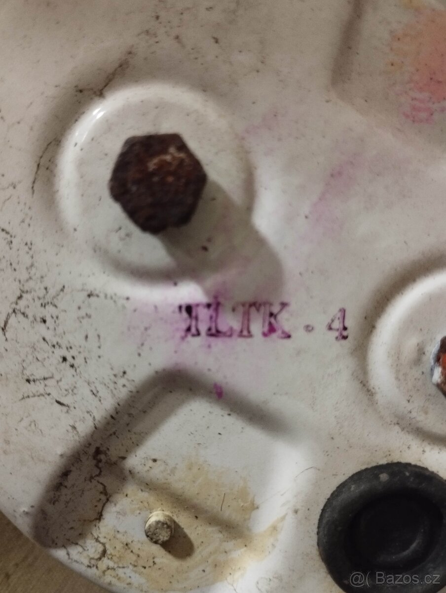 Tatra, Praga, Zetor -zadni svetla - 3