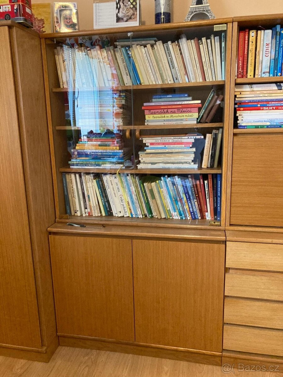 Nábytek Universal - skvělý stav, levně - 3