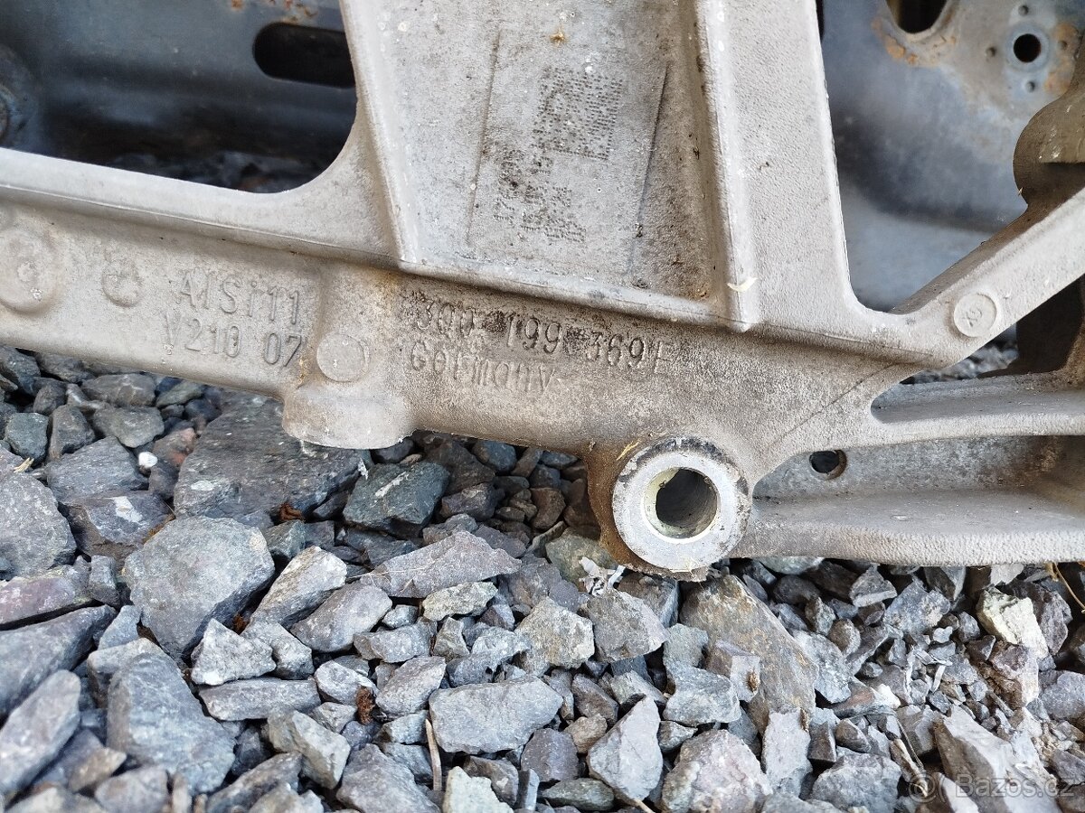 Predná pravá štvrťka Passat B8 predná nápravnica - 3