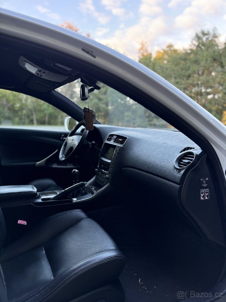 Lexus is 220 f sport - 3