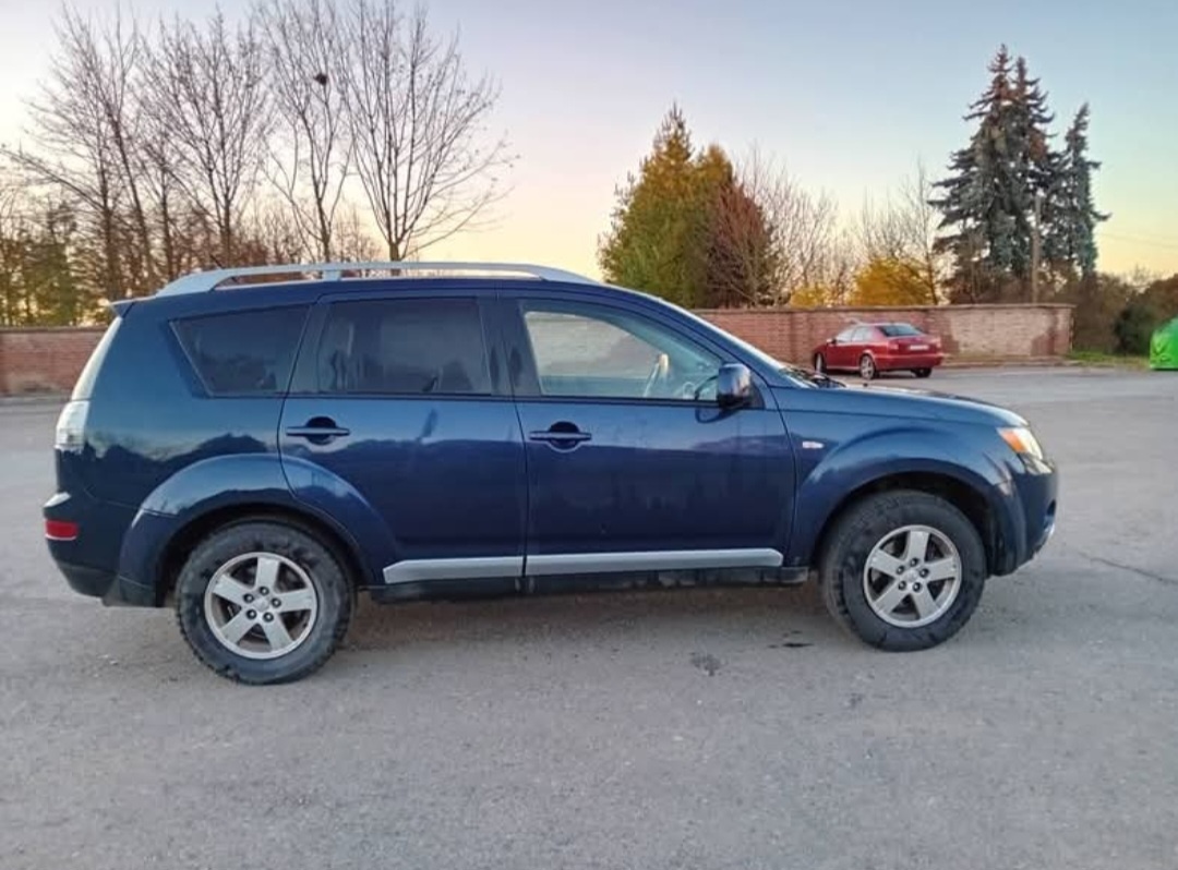 Mitsubishi Outlander - 3