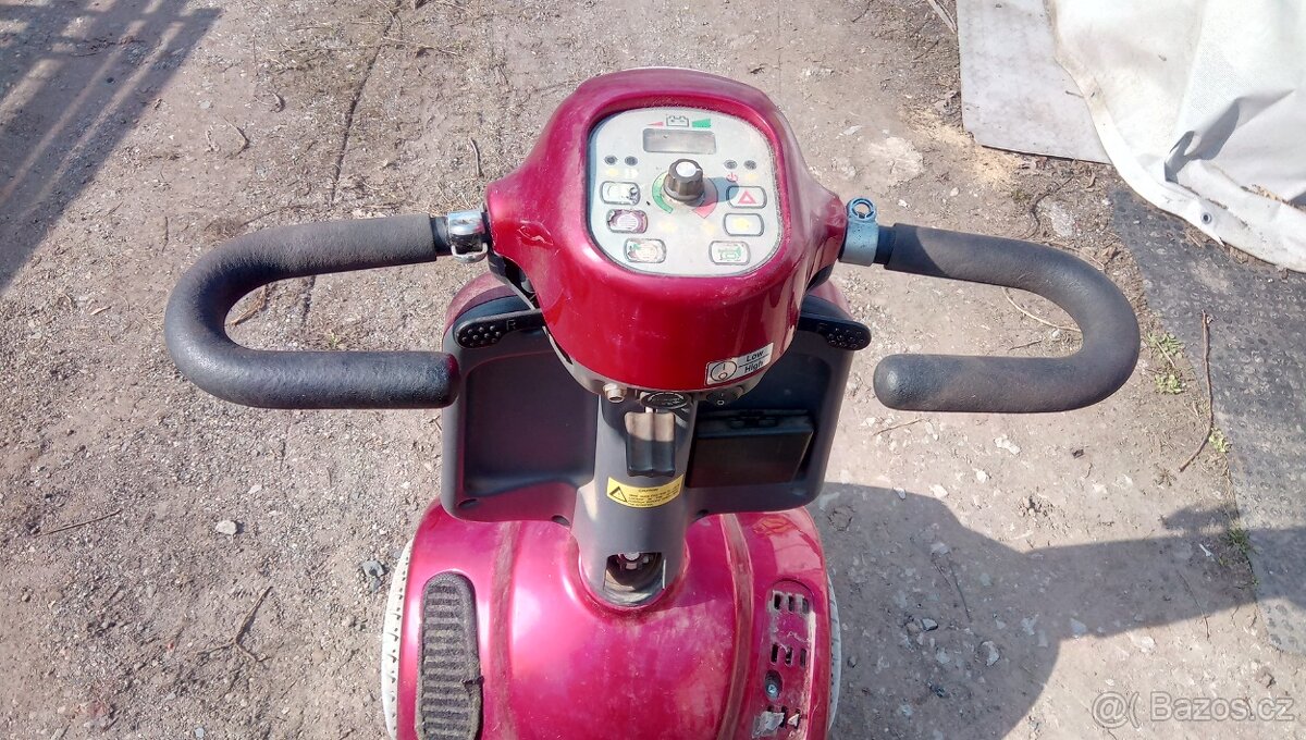 Elektrický invalidní vozík. - 3