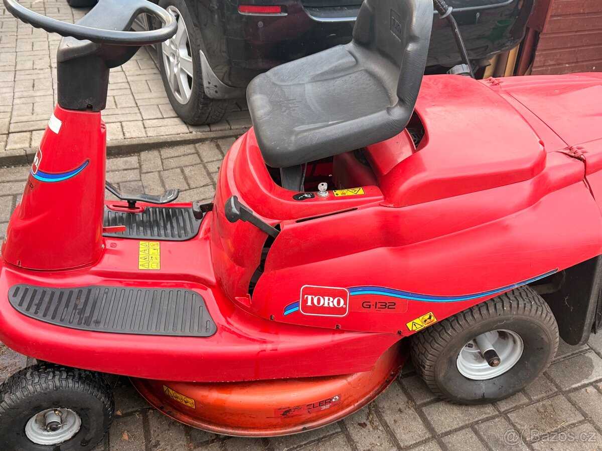 Zahradní traktor Toro H132 - 3