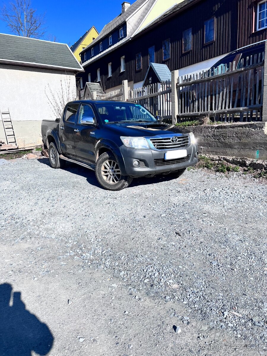 Toyota Hilux - 3