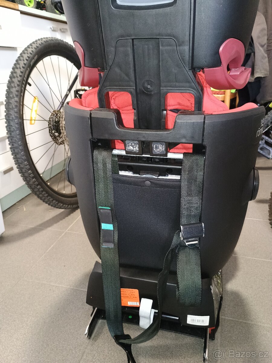 Autosedačka Britax Römer Advansafix IV, rok 2018 - 3
