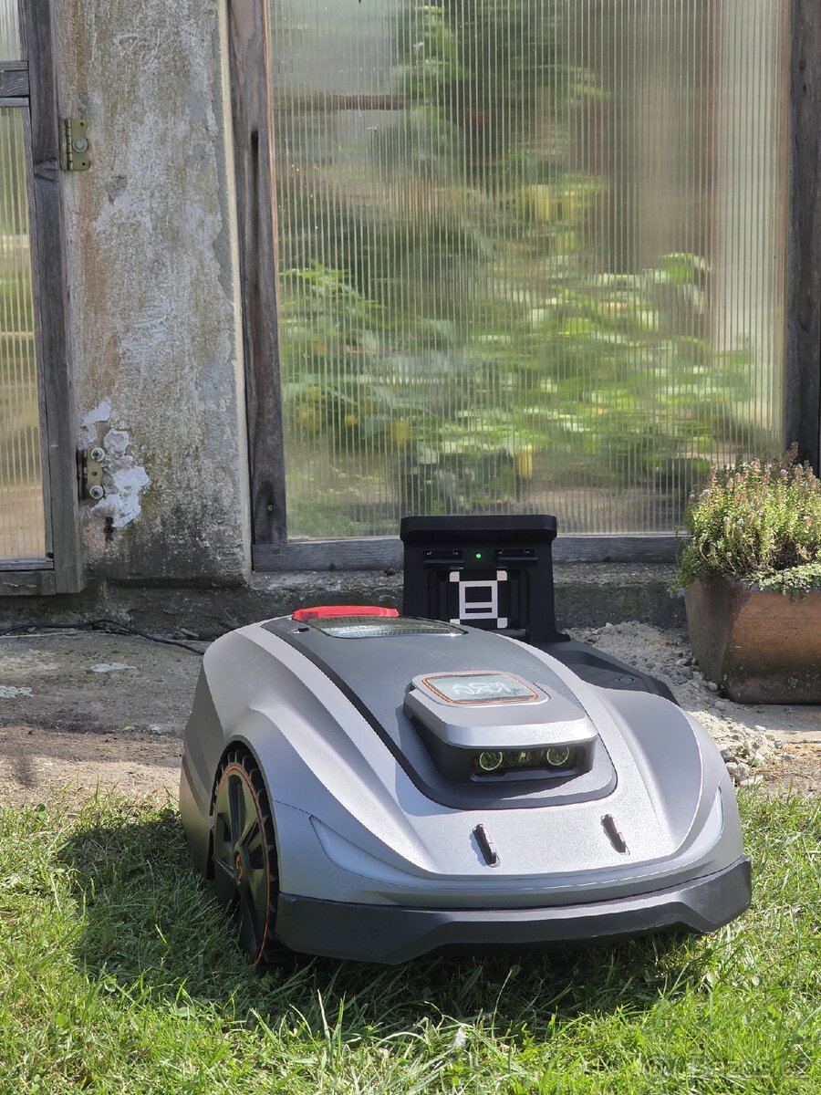 Robotická sekačka Sunseeker X5 na 2.000m² - 3