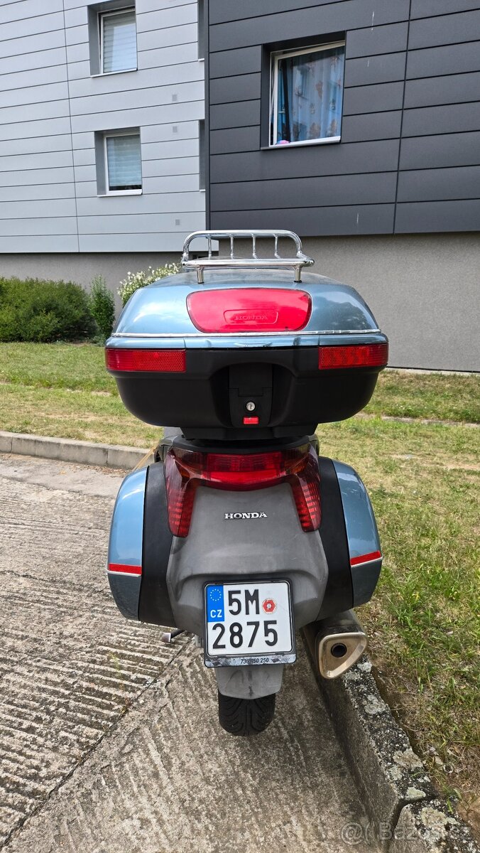 Honda NT700V Deauville - 3