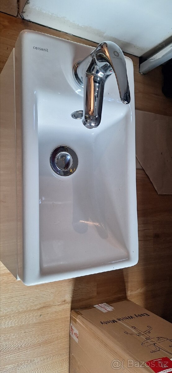 Umyvadlová skříňka - 3