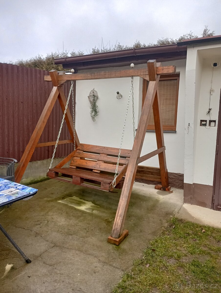 Bytelná zahradní houpačka - 3