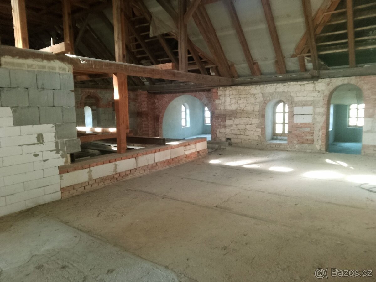 Dům a sklady okr Louny - 3