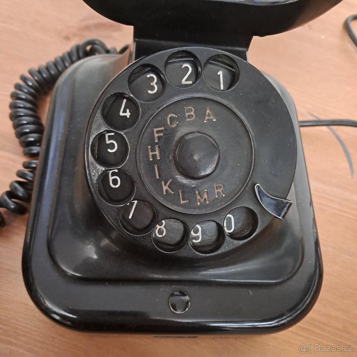 Staré bakelitové telefony - 3
