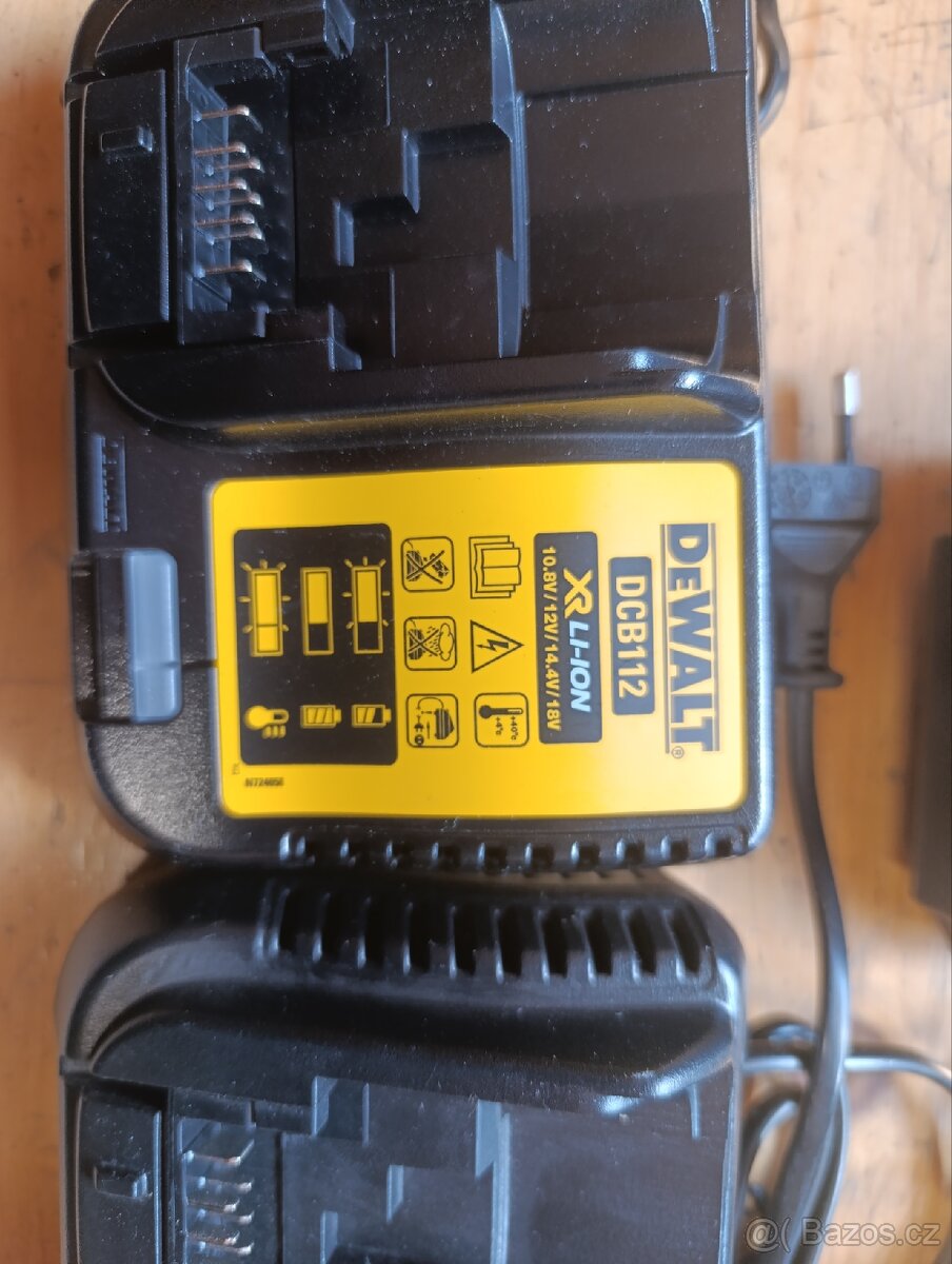 Nabíječky DeWALT a Würth - 3