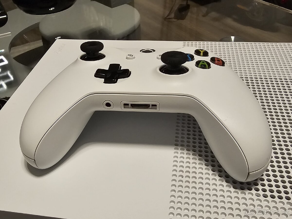 Xbox one s 1TB + ovladač - 3