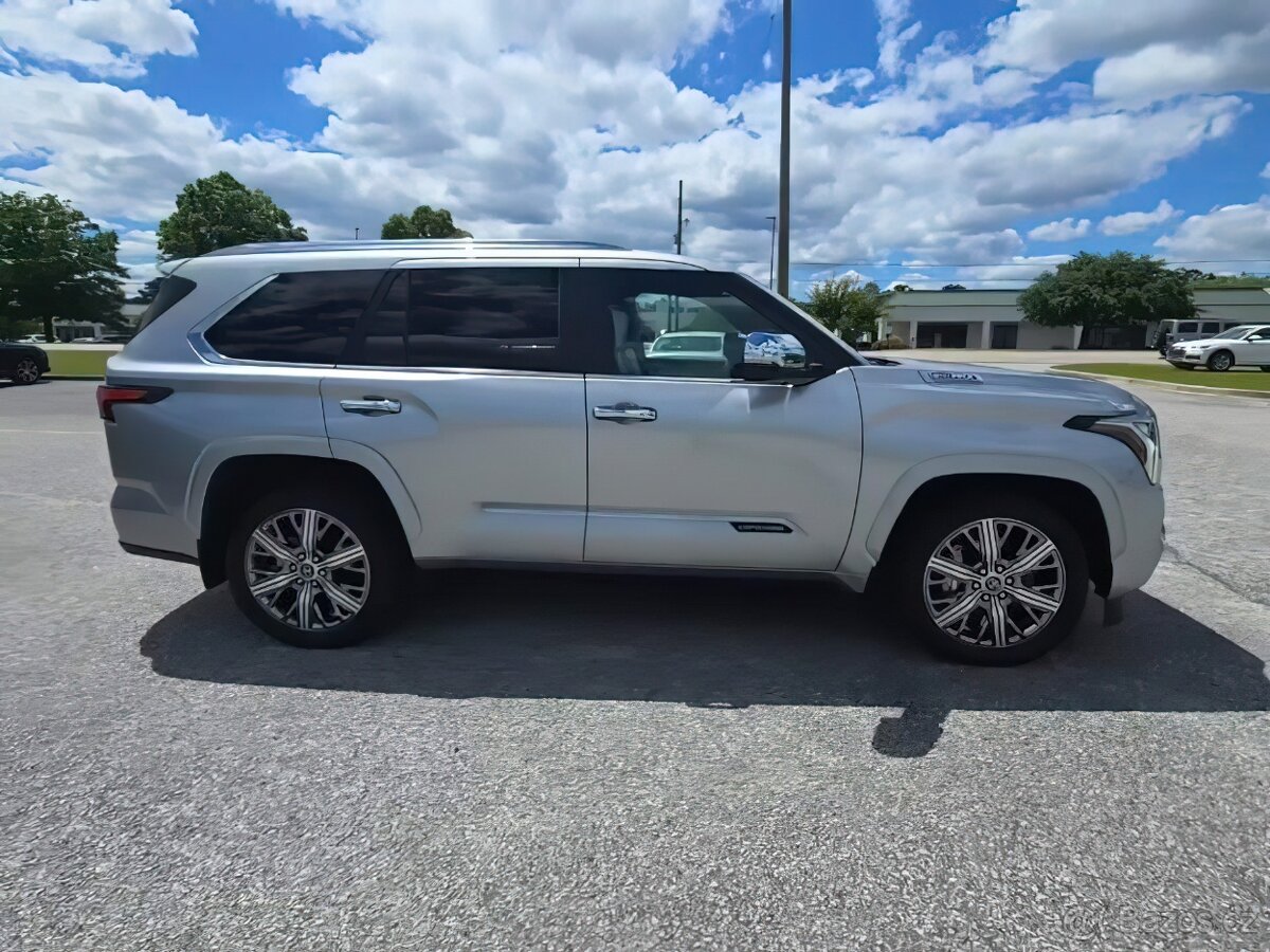 Toyota Sequoia 2024