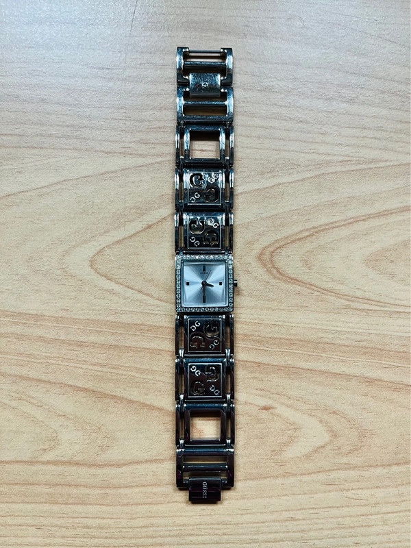 Dámské elegantní hodinky Guess s kovovým náramkem - 3