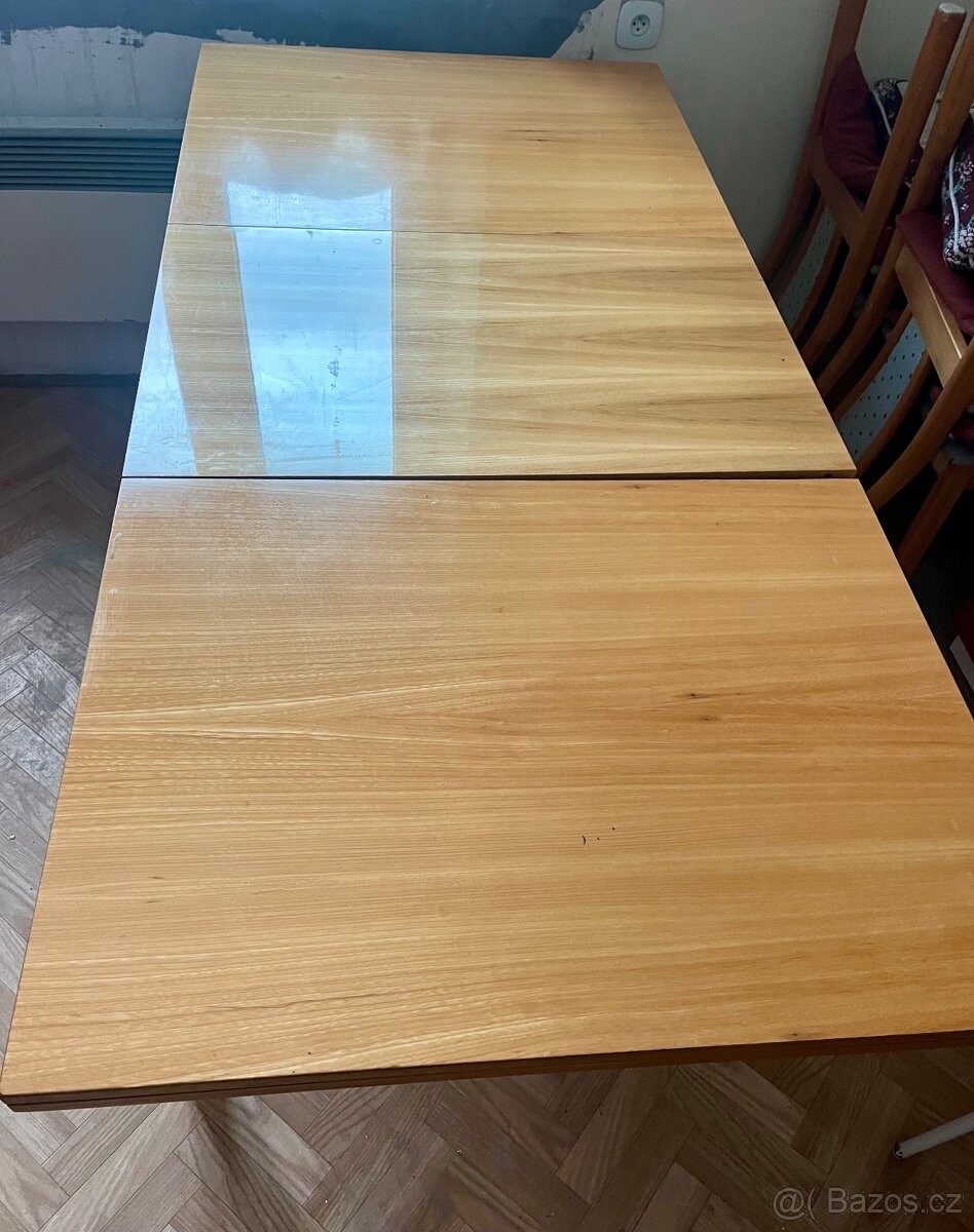 Prodám jídelní stůl – rozkládací, lakovaný - 3