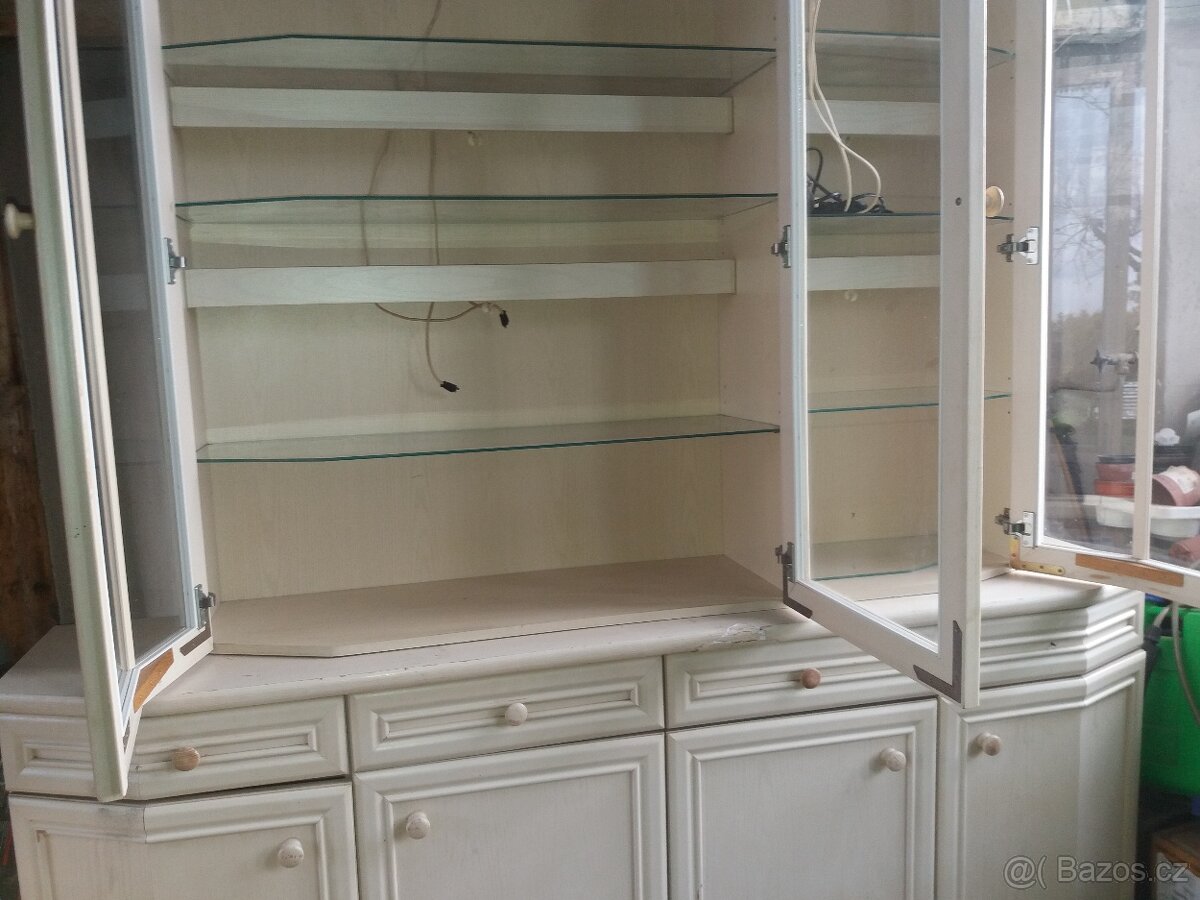 Prosklená vitrína/komoda - 3