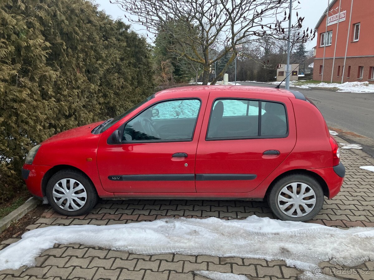 Prodám Renault Clio r.v. 2002 - 3
