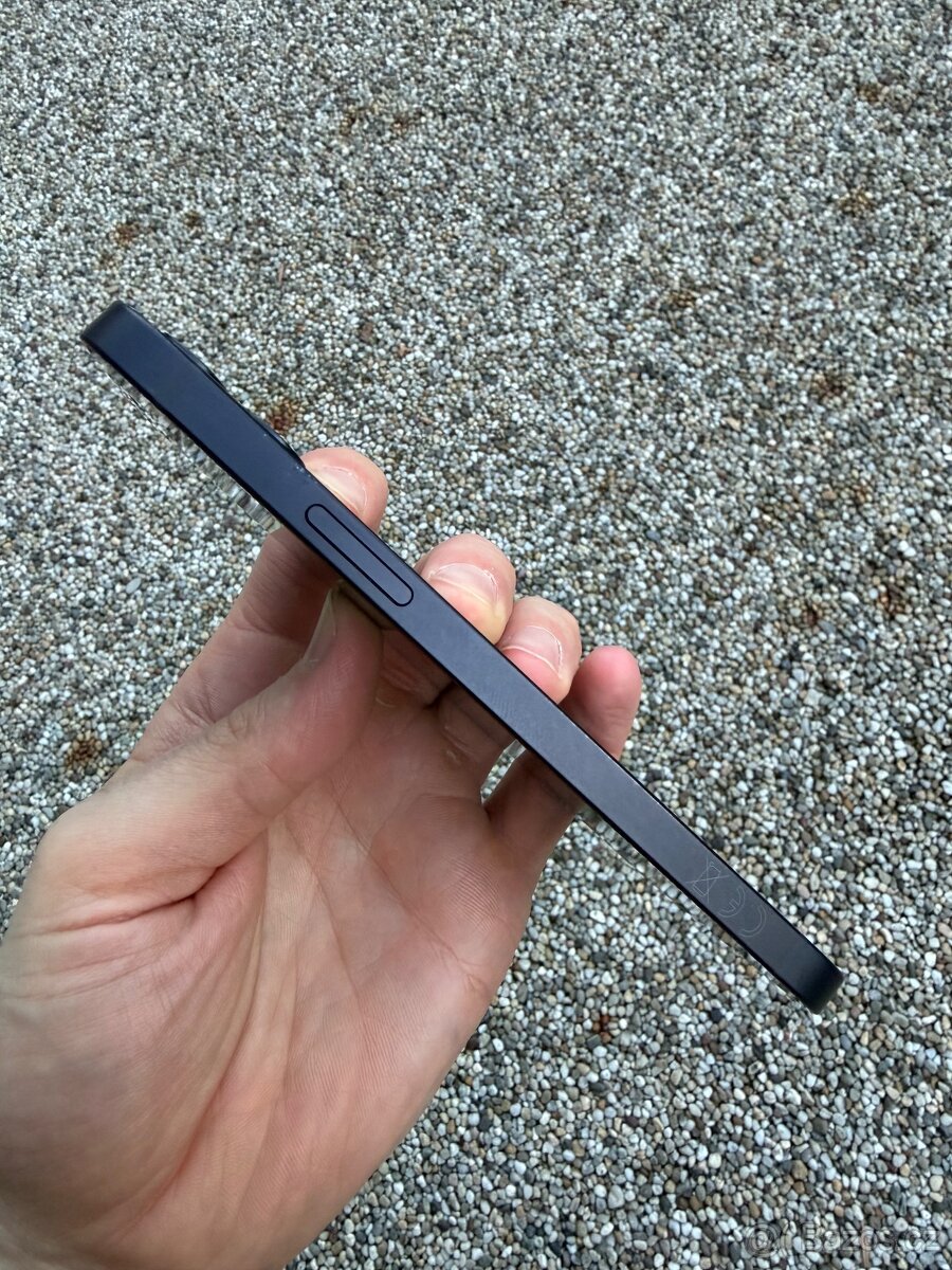 IPhone 12 - baterie 94% - 3