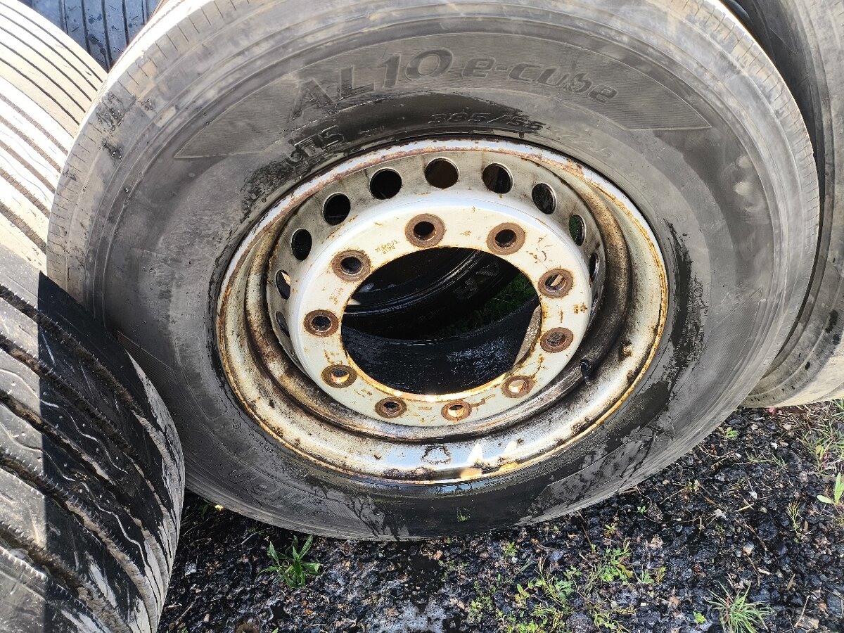 Pneu 385/55 R22,5 - 3