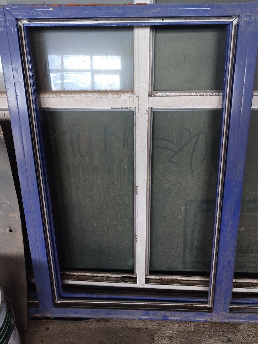 Okna fix, plastová, modrá 149x93. 8ks - 3