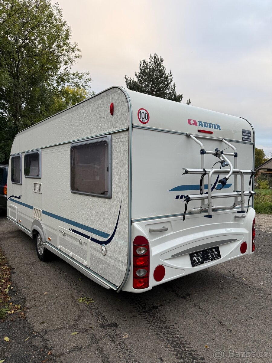Adria Adora 512UP -mover, předstan - 3