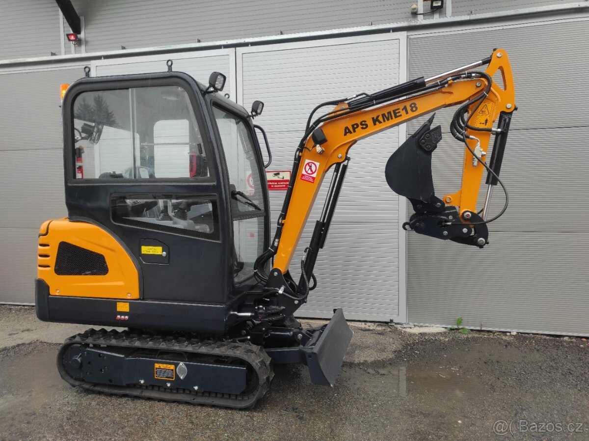 minirypadlo, minibagr, bagr, motor Kubota - 3