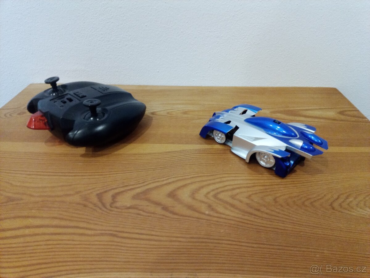 Antigravitační autíčko - modré - 3