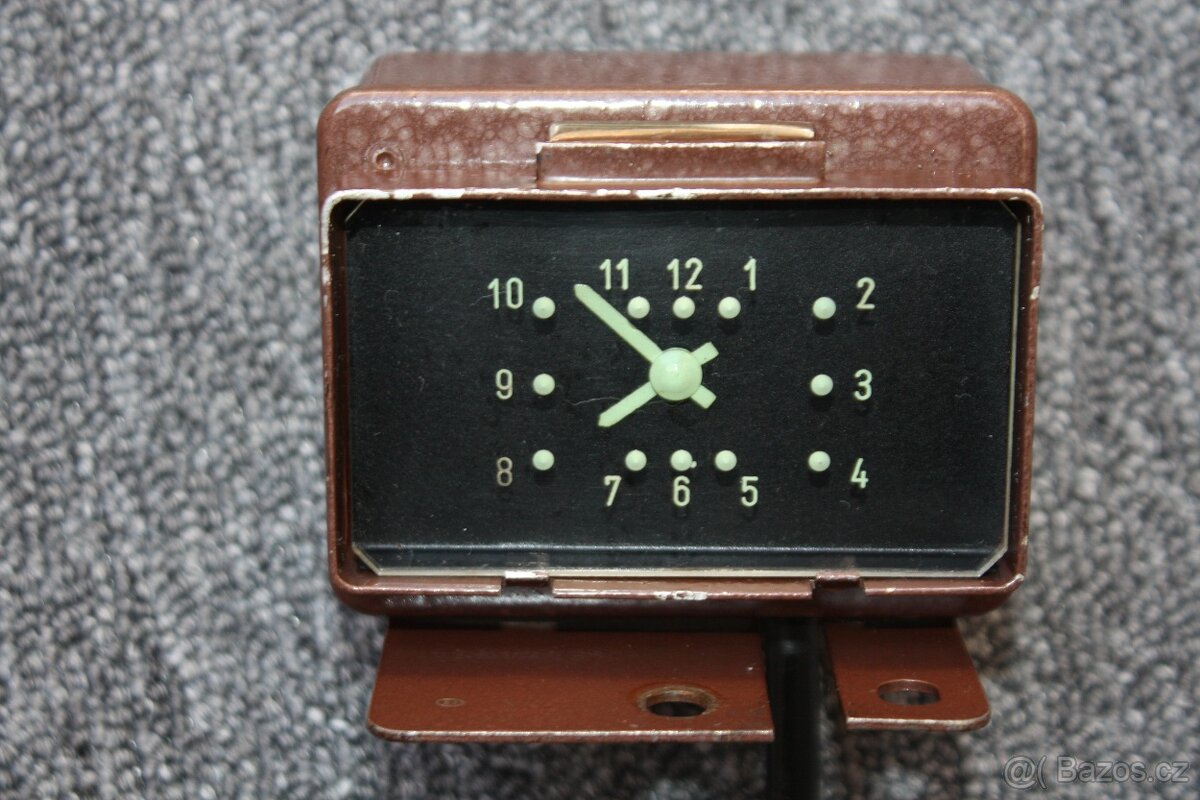 Tatra 603/1 - palubní hodiny - 3