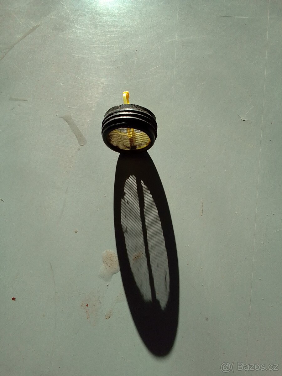 Kanystr 10L, se sítkem a nálevkou. - 3