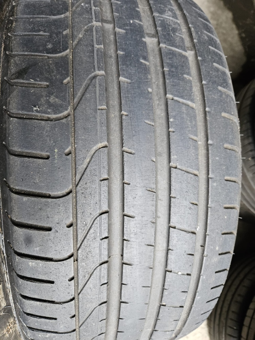245/35R20 - 3