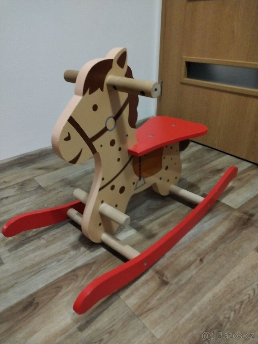 Houpací kůň a koberec - 3