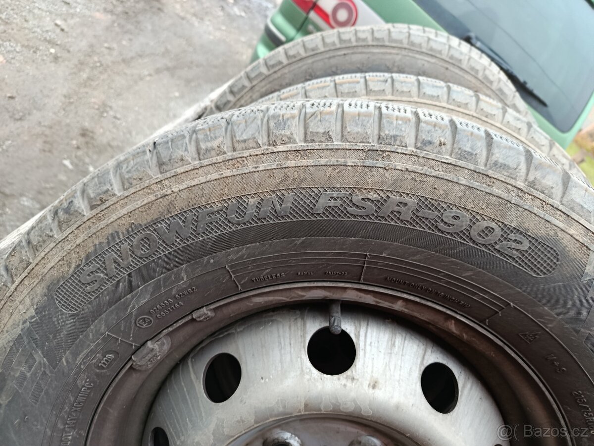 Zátěžové pneu zimní 215/75/16C vzorek cca 6mm - 3