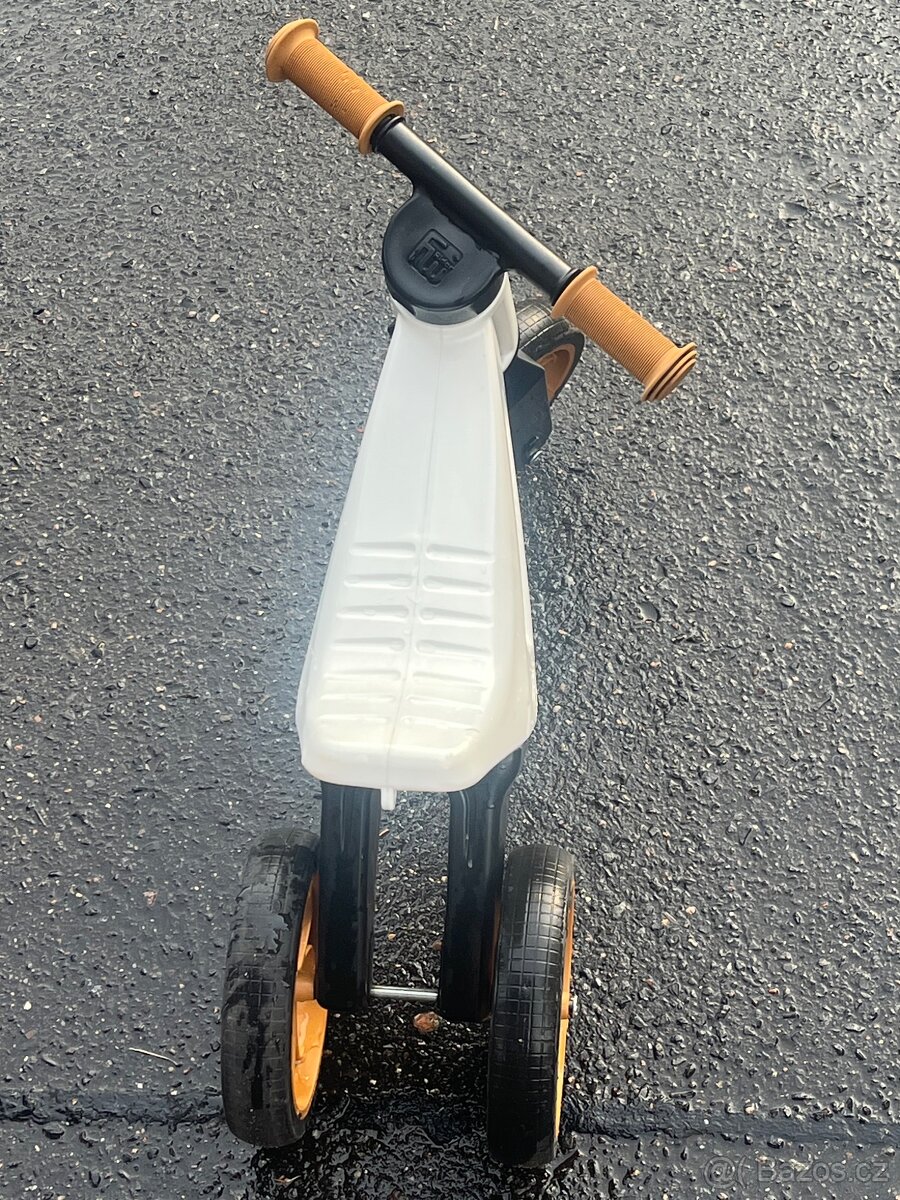 3 hračky - odrážedla + tříkolka - 3