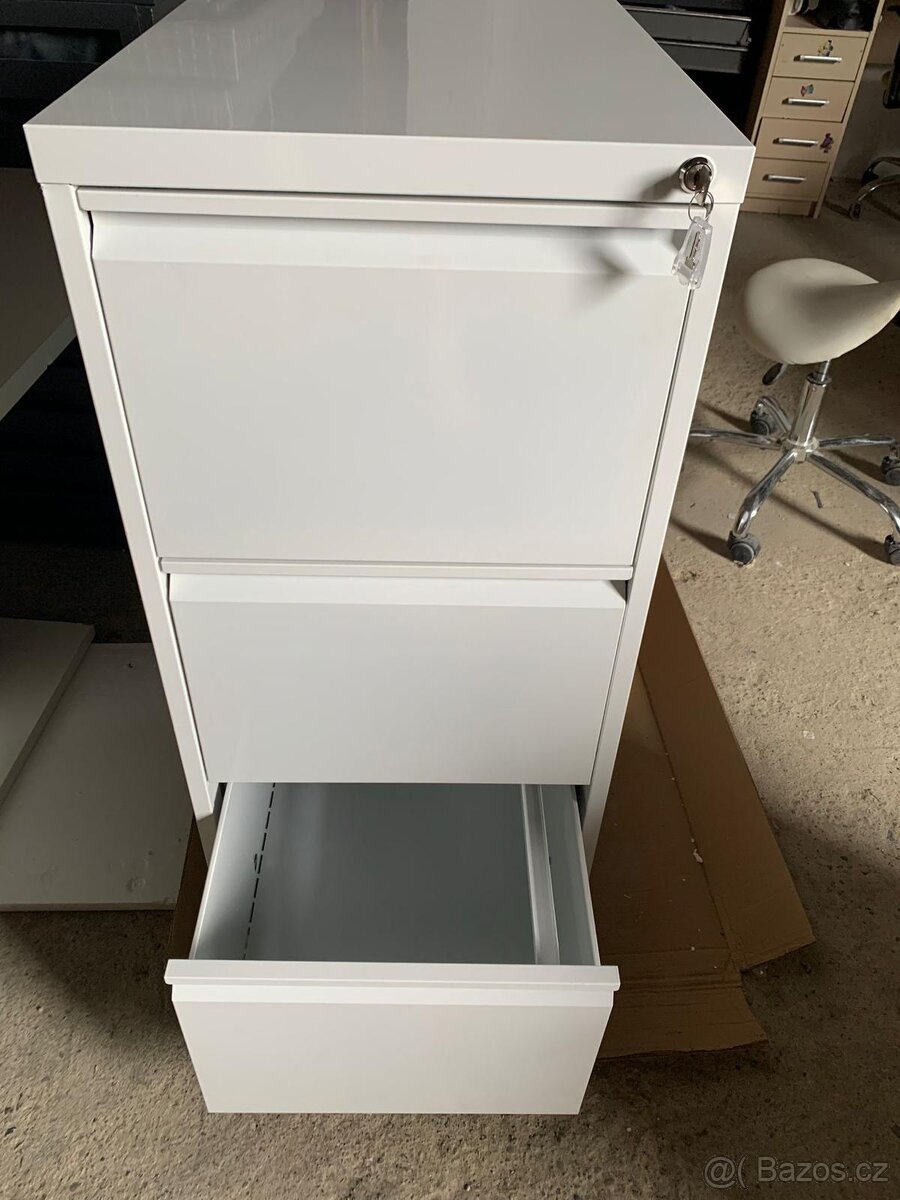 Nová kancelářská skříňka uzamykatelná - 3