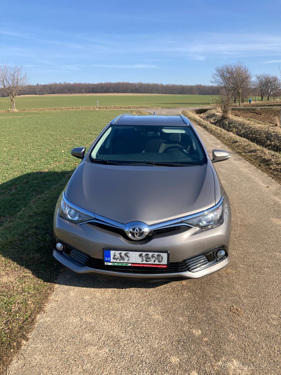 Toyota Auris 1,6 D kombi 82 KW - 3