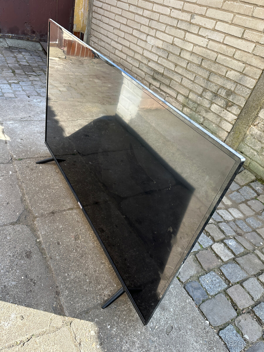 Tv velká TCL. - 3