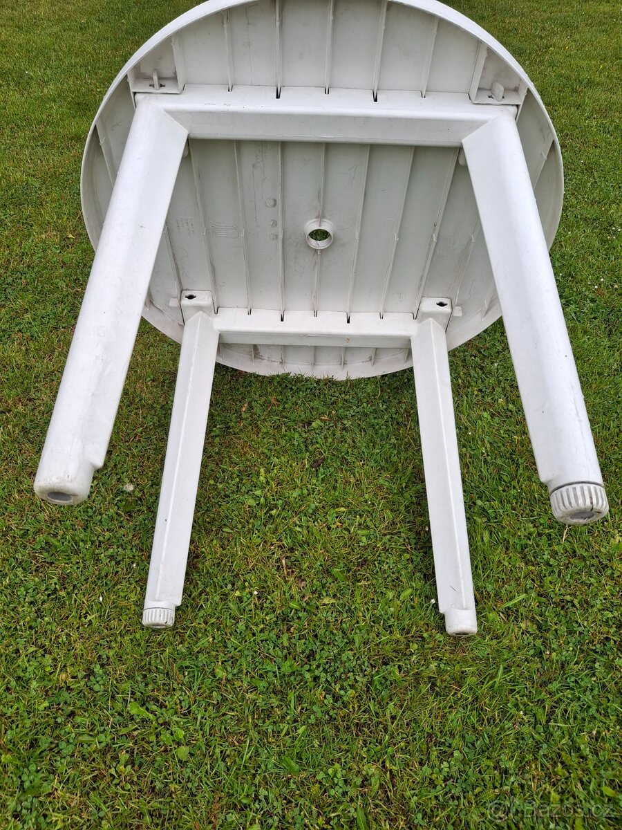 Zahradní nábytek 6 židlí a stůl plast - 3