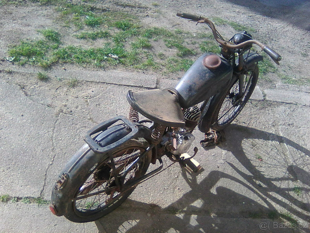 čz 98. Motor se točí. Nádrž nevyrezlá - 3