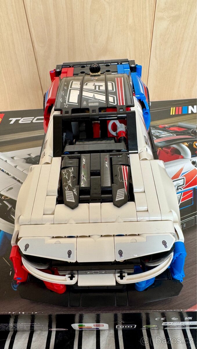LEGO Technic 42153 NASCAR Next Gen Chevrolet Camaro ZL1 - 3