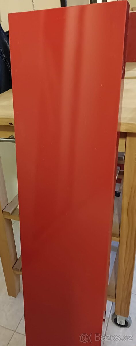 sedačka a police - 3