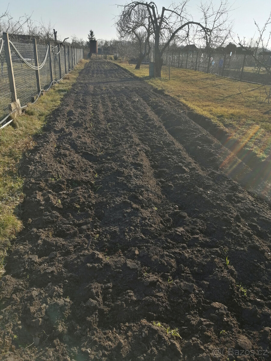 Zahrada se zděnou zahradní chatkou - 3