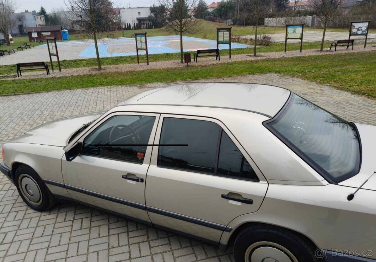 Mercedes-Benz 200E - 3