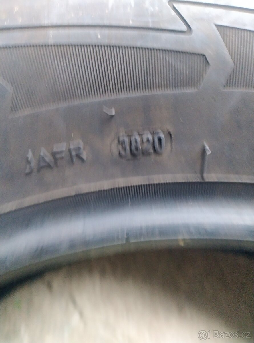 215/65/r17 Goodyear ultra grip performance - 3