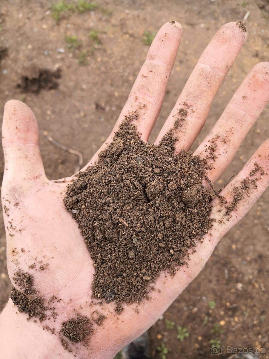 Zemina prosátá, tříděný a netříděný kompost. - 3