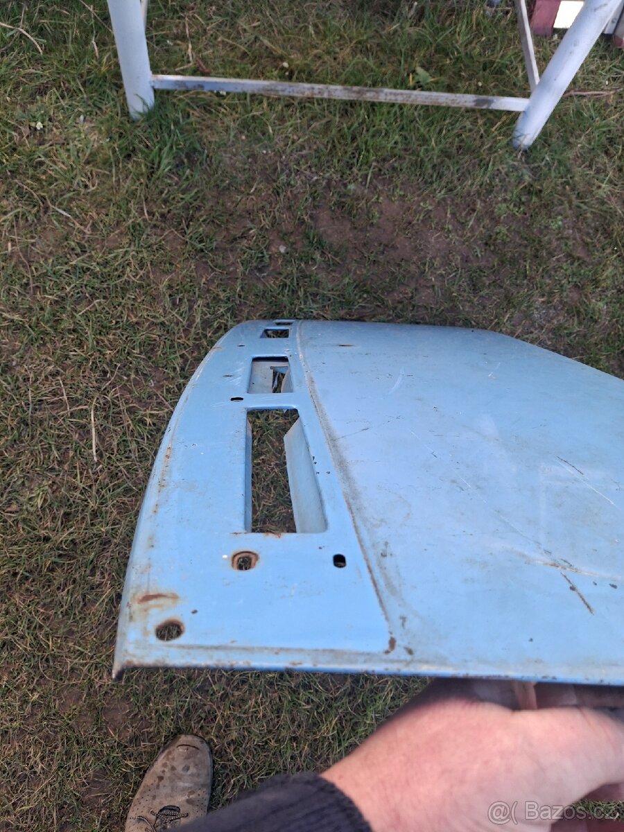 Zadní kapota skoda 120 - 3