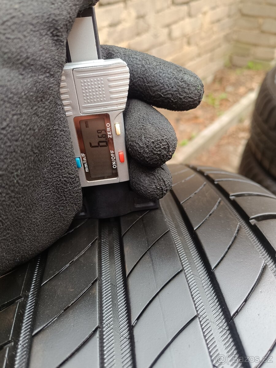 2x 235/45 R18 98W Michelin - 6,7 mm - letní pneu - 3