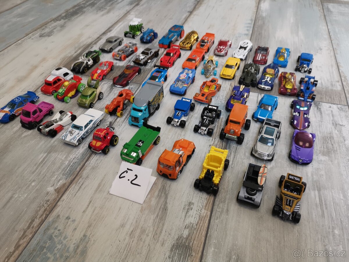Autíčka HotWheels - 3